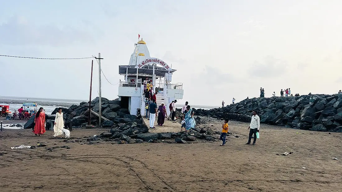 Shri Dariya Ganesh Mandir temple on the rocks at Dumas Beach Surat