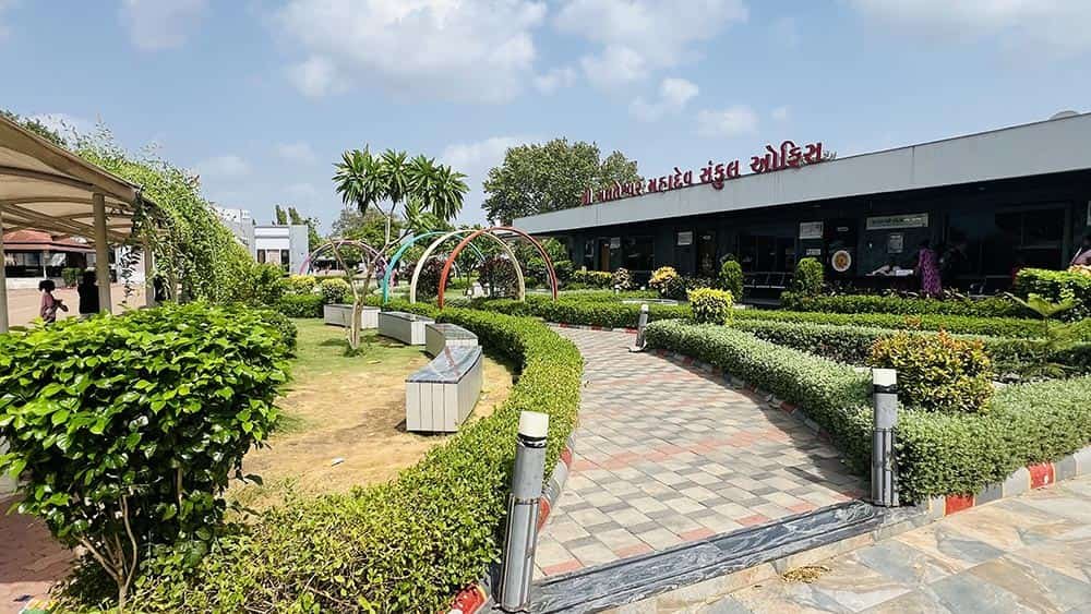 Green garden with manicured hedges and pathway near Galteshwar Mahadev Temple office