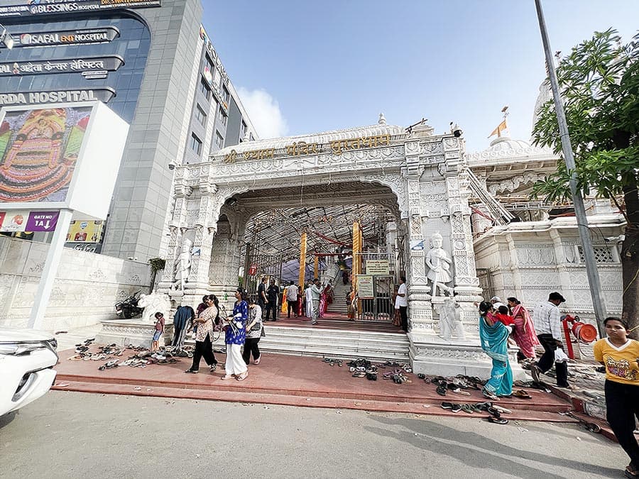 Main entrance gate of Khatu Shyam Ji Temple Surat with devotees outside
