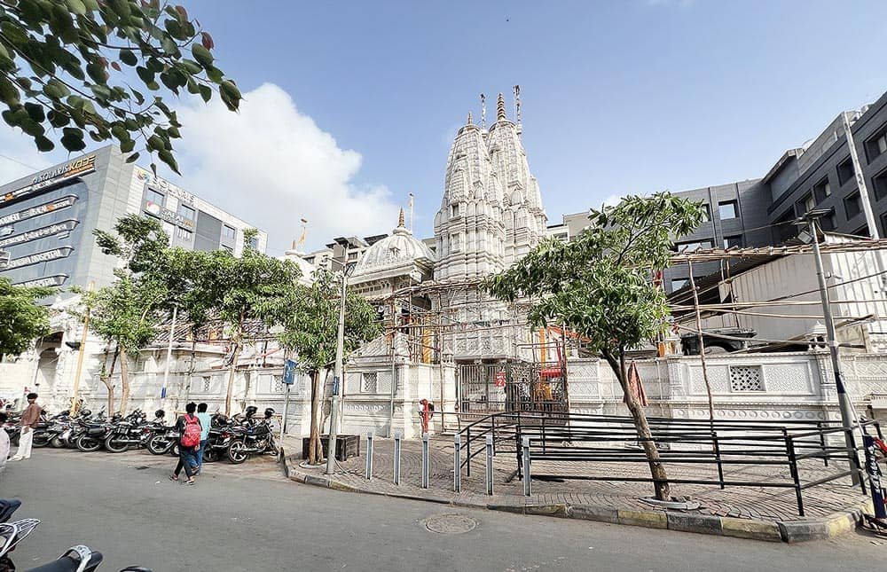 Shyam Mandir Surat outside view from VIP Road, Bharthana